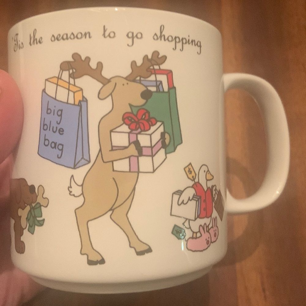 Russ holiday mug “ Tis the season yo go shopping “ preloved ❤️